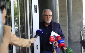 Líderes das confederações patronais faltam à reunião. UGT só avalia acordo com proposta escrita