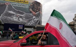 Arábia Saudita pressiona EUA a abandonar bloqueio de Ormuz. Xi Jinping compromete-se a ter 'papel construtivo'