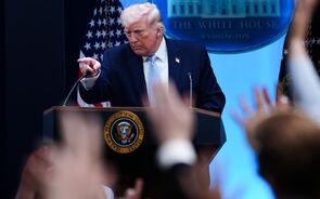 Irão anuncia reabertura de Ormuz. Trump espera acordo com Teerão 'dentro de um ou dois dias'