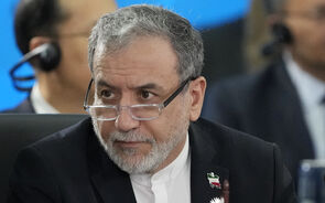 Irão anuncia reabertura do estreito de Ormuz