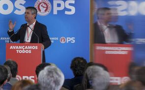 O líder do PS discursa na Comissão Nacional.