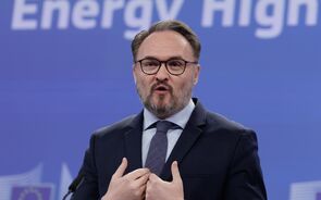 Encerrar edifícios públicos, criar bilhetes sazonais e vouchers energéticos. As medidas de Bruxelas