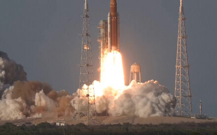 Imagens mostram descolagem de foguetão rumo à Lua lançado pela NASA  