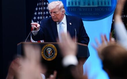 Donald Trump fala à imprensa.