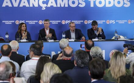 O secretário-geral do Partido Socialista, José Luis Carneiro, no inicio dos trabalhos da reunião da Comissão Nacional em Lisboa, 19 de abril de 2026. 