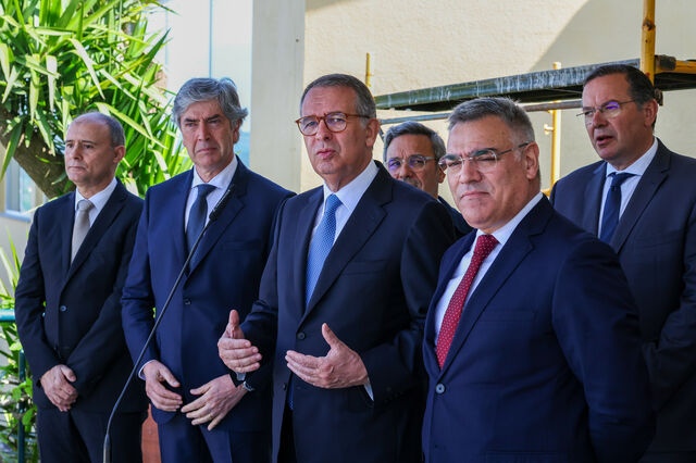 Seguro quer acelerar apoios e pede aos portugueses férias nas zonas afetadas pelo mau tempo