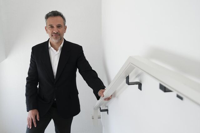 Dona da Milaneza às compras para entrar no top 3 da Europa