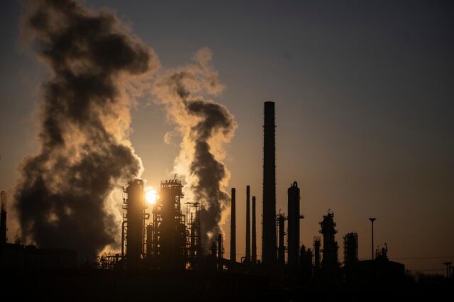 O petróleo está em queda, mas a incerteza continua em alta