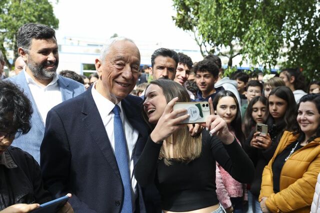 Marcelo recebido como estrela em escola de Águeda
