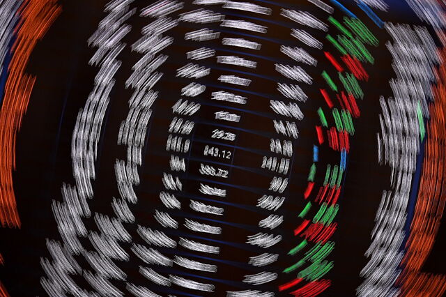 Tensões no Médio Oriente voltam a aquecer e atiram ouro para perdas. Dólar recupera terreno 