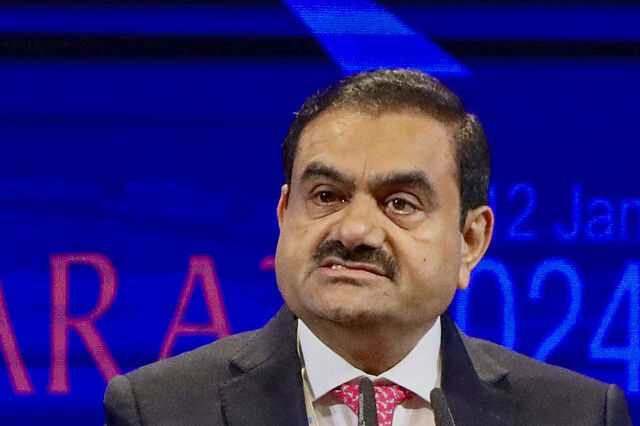 Adani ultrapassa Ambani. Guerra destrona dono da maior refinaria mundial como o mais rico da Ásia 