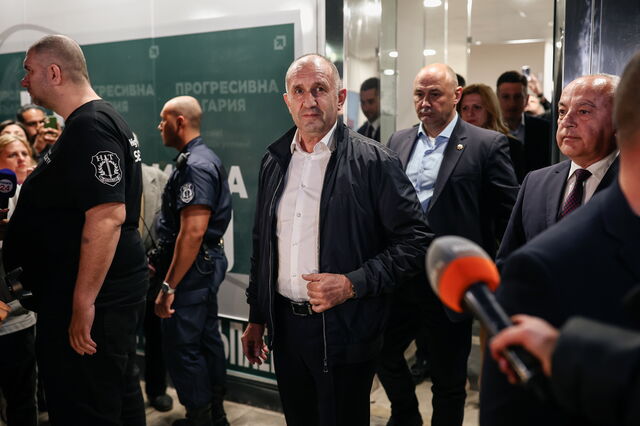 Ex-presidente Rumen Radev vence legislativas na Bulgária