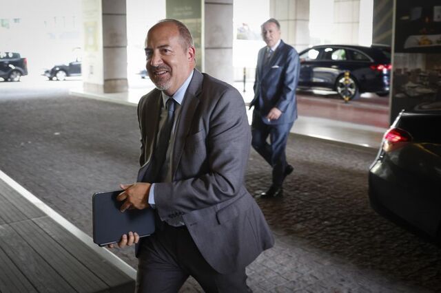 Sintomas da guerra do Irão ainda não se sentem na economia mas é preciso estar atento, diz Santos Pereira