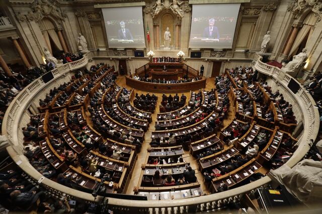PS acusa Governo de atuar como 'agente imobiliário invertido' e quer ouvir ministro da Habitação