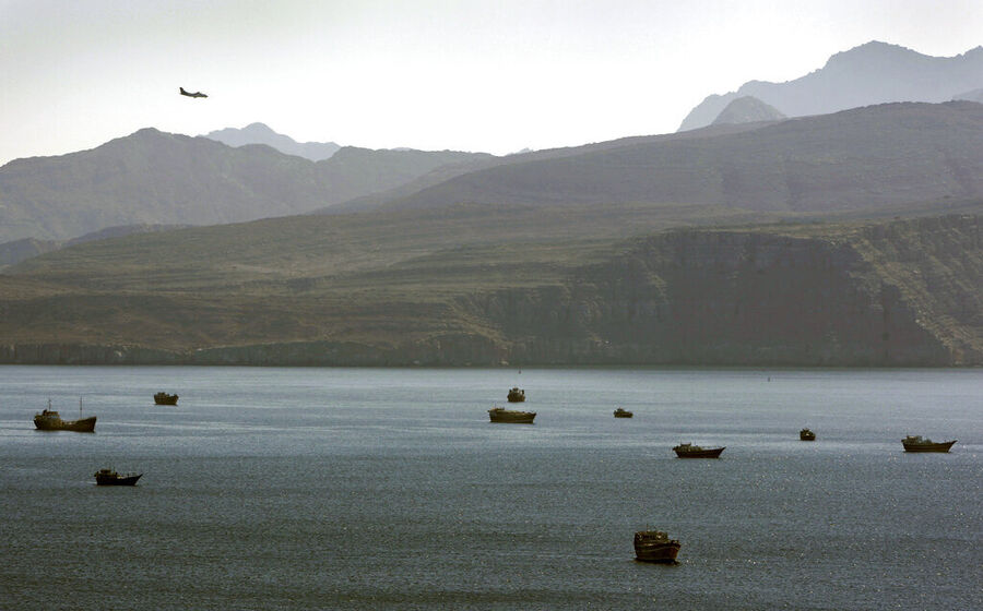 Fecho de Ormuz ameaça cadeias de produção globais.