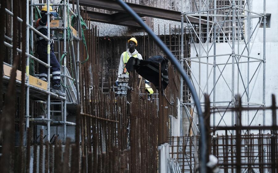 No lançamento de uma empreitada deixa de ser necessário dizer qual o preço que o Estado está disposto a pagar.