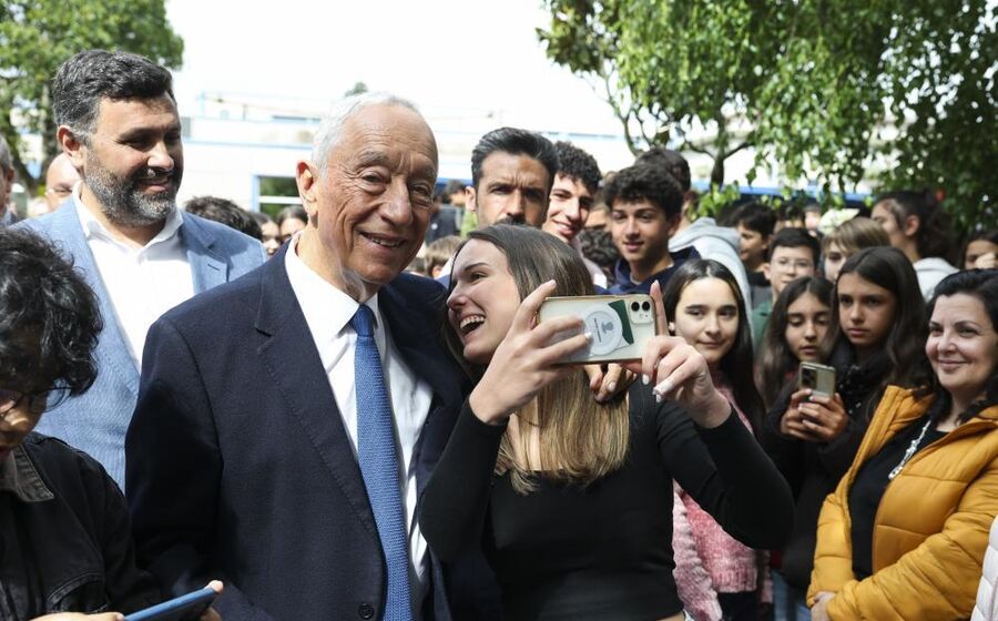 Marcelo Rebelo de Sousa visitou uma escola em Águeda, onde foi recebido com entusiasmo