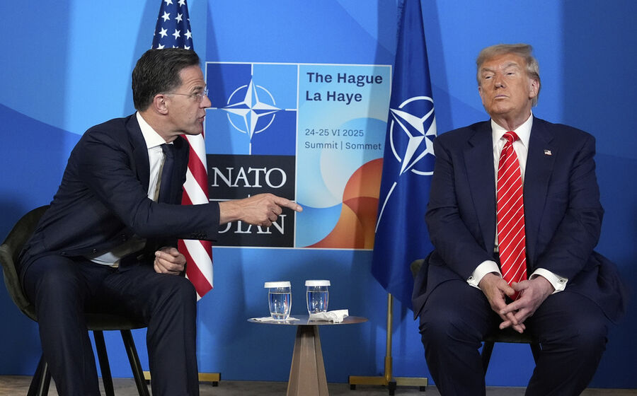 Mark Rutte (à direita), líder da NATO, com Donald Trump, Presidente dos EUA.