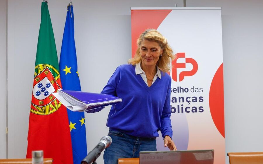 Nazaré Costa Cabral alertou que novas medidas podem levar o 'ligeiríssimo' excedente previsto agora para 2026 a défice.