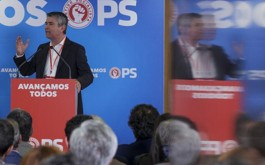 O líder do PS discursa na Comissão Nacional.
