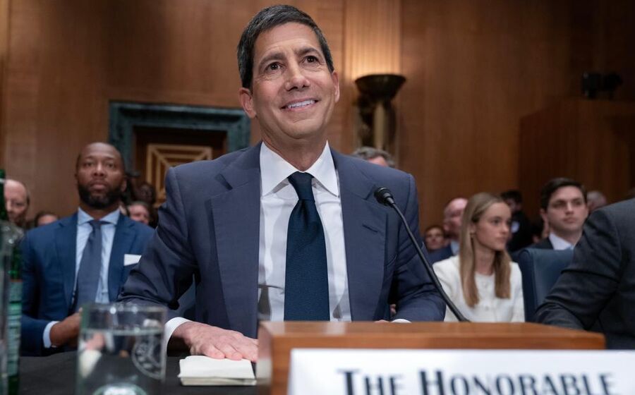 Warsh testemunhou perante comissão do Senado.