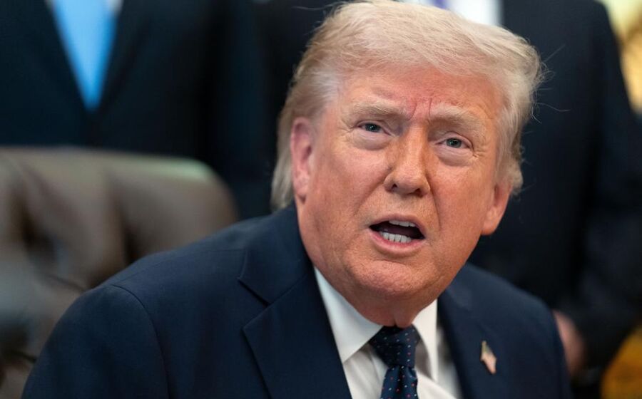 O Irão terá informado os EUA que está em 'estado de colapso', de acordo com Trump.