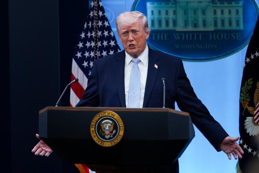 Donald Trump fala à imprensa.