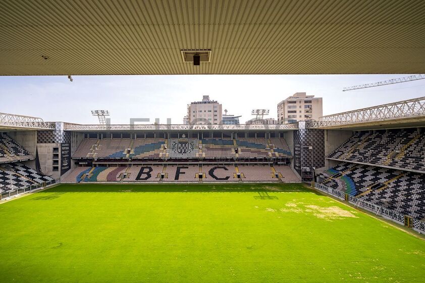Estádio do Bessa e respetivo complexo desportivo está em leilão online.