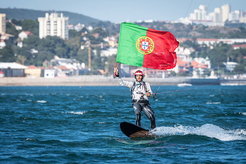 Francisco Lufinha detém o recorde da maior viagem de kitesurf, de Lisboa à Madeira