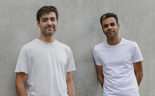 Miguel Morgado e Rui Bento criaram uma bateria que se adapta a qualquer mota elétrica.