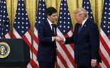 Warsh e Trump na cerimónia de tomada de posse