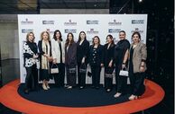 Grupo de mulheres reunidas num evento no Casino Estoril