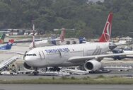 Avião da Turkish Airlines incendeia-se ao aterrar em aeroporto do Nepal
