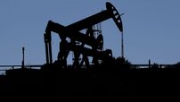 Guerra afeta produção petrolífera, com perdas diárias de 14 milhões de barris, diz AIE