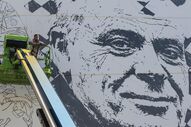 Artista urbano Edis One criou mural gigante de António Lobo Antunes