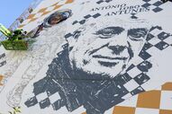Artista urbano Edis One criou mural gigante de António Lobo Antunes