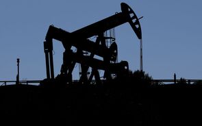 São perdidos 14 milhões de barris de petróleo por dia devido à guerra, revela AIE