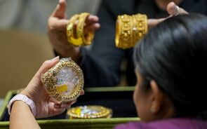O Governo da Índia aumentou esta quarta-feira as tarifas sobre as importações de ouro e prata de 6% para 15%,