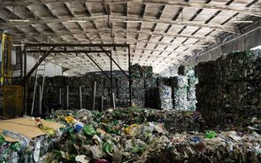 Ecoibéria, empresa em Famalicão, recicla 6,5 milhões de garrafas de plástico por dia.