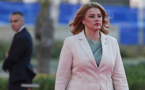 Evika Silina demitiu-se do cargo de primeira-ministra da Letónia.