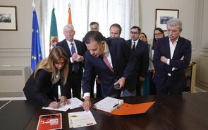 Montenegro na entrega da moção de estratégia