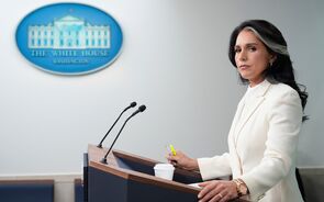 Tulsi Gabbard apresentou demissão