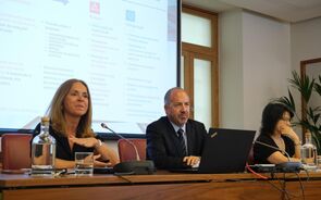 Álvaro Santos Pereira e Clara Raposo na apresentação do relatório de estabilidade financeira.