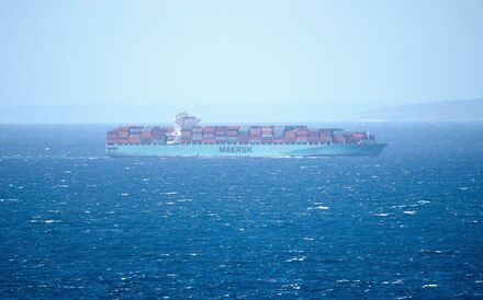 Lucro da dinamarquesa Maersk afunda 92%. Guerra no Irão teve impacto 'limitado'