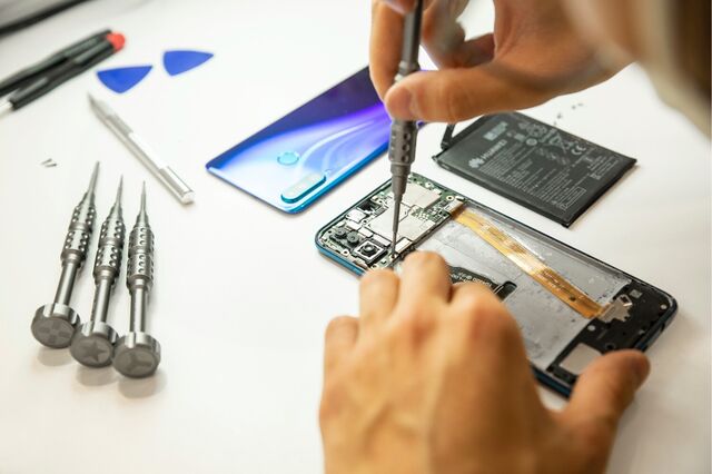 Adiar a reparação do telemóvel pode multiplicar custos, alerta a iServices