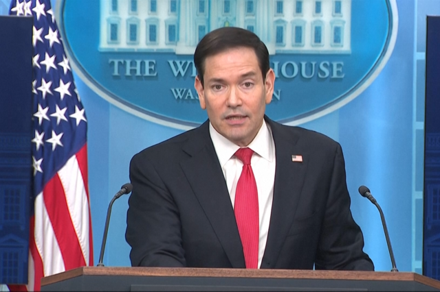 Rubio diz que Cuba não funciona porque é governada por 'comunistas incompetentes'