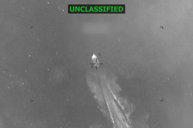 Imagens mostram novo ataque dos EUA a barco suspeito de tráfico de droga no Pacífico