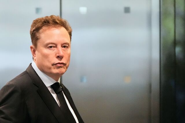 Elon Musk, Tim Cook e Larry Fink acompanham Trump na visita à China