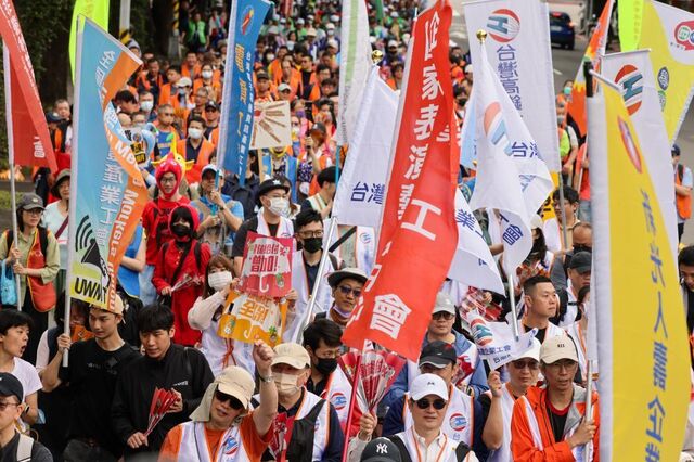 China diz-se pronta para 'esmagar' tentativas de independência de Taiwan