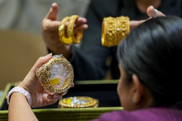 Índia quase triplica tarifas sobre ouro e prata para proteger economia